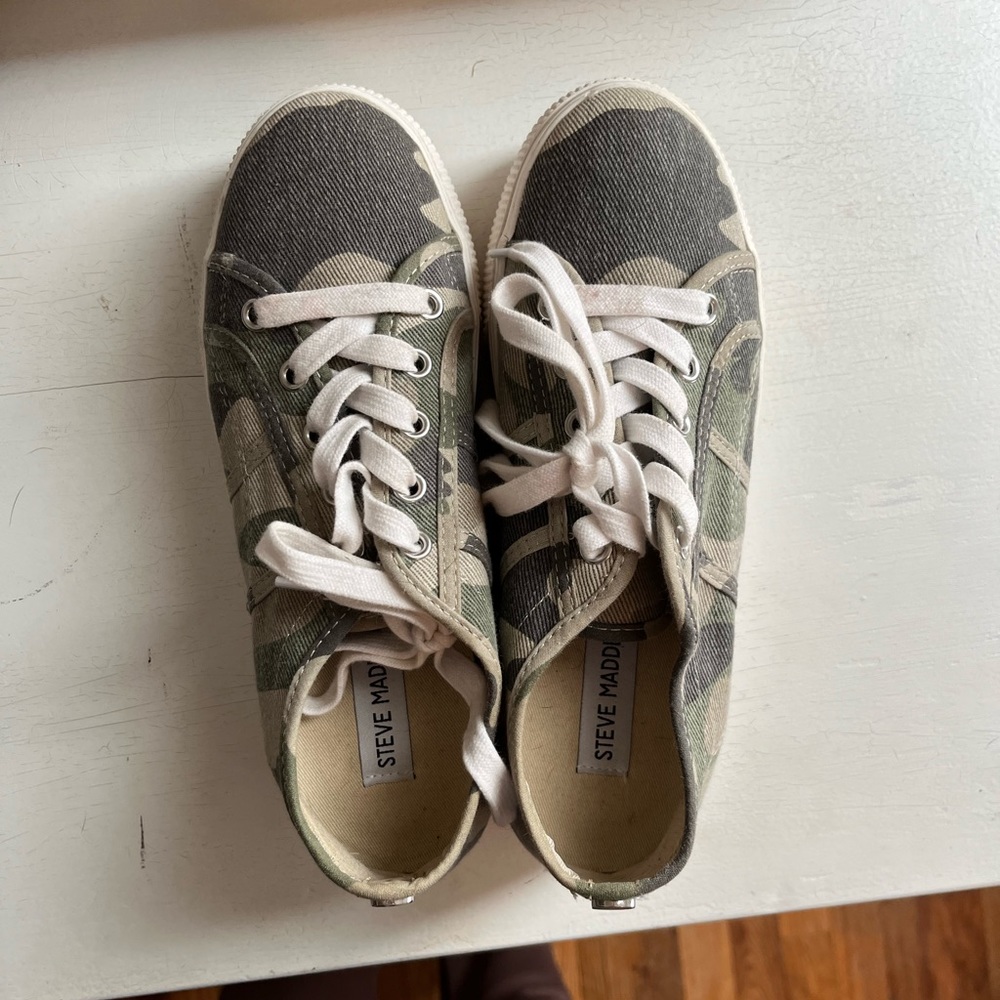 Steve Madden camo white platform sneakers. Size 7 women’s